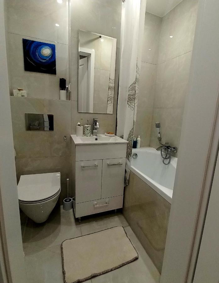 Nice Apartament With Small Tub Warszawa Eksteriør bilde
